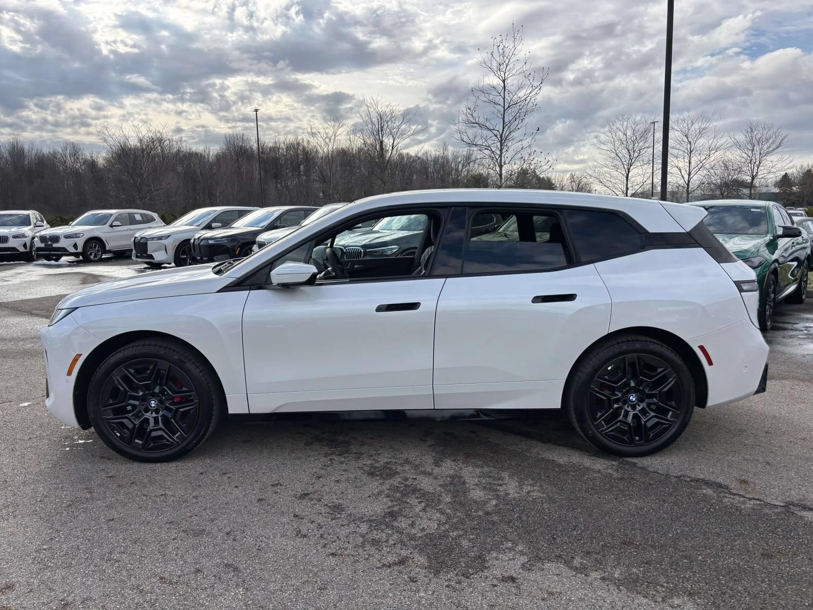 Used 2026 BMW iX xDrive60 w/ M Sport Package AWD/4WD image 4