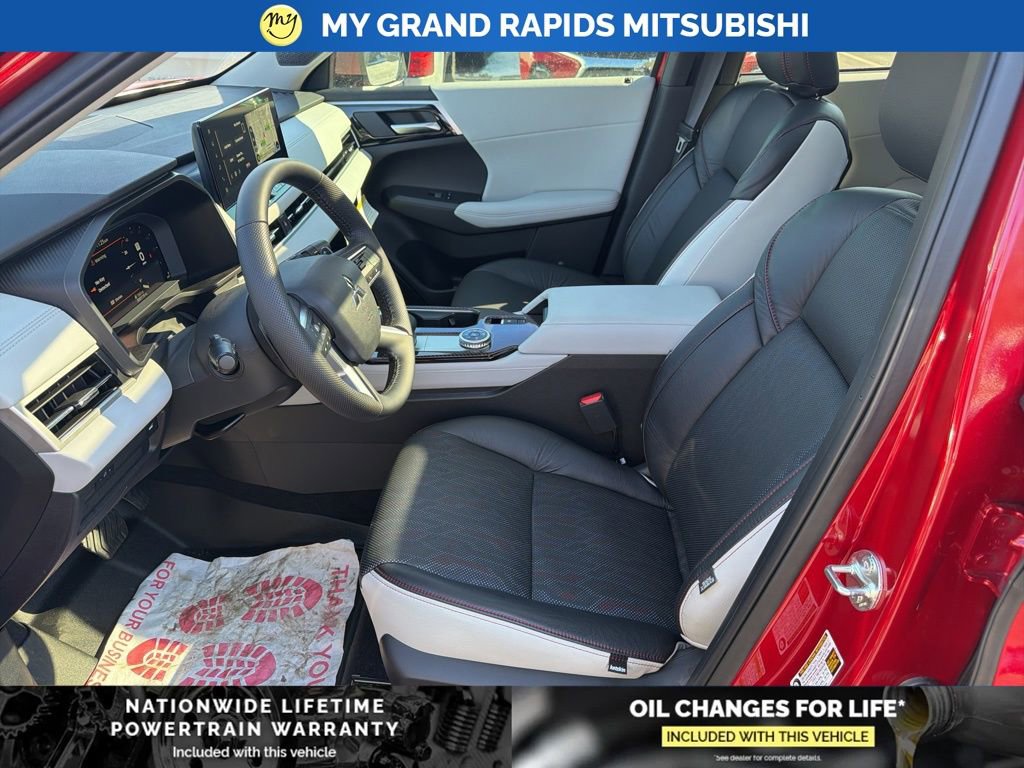 New 2025 Mitsubishi Outlander SE image 11