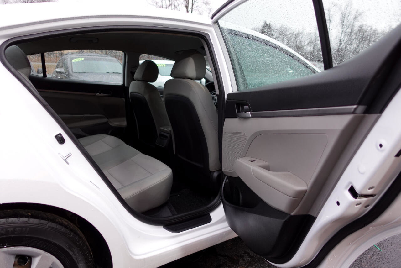 Used 2017 Hyundai Elantra SE image 16