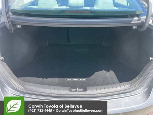 Used 2017 Hyundai Elantra SE FWD image 28