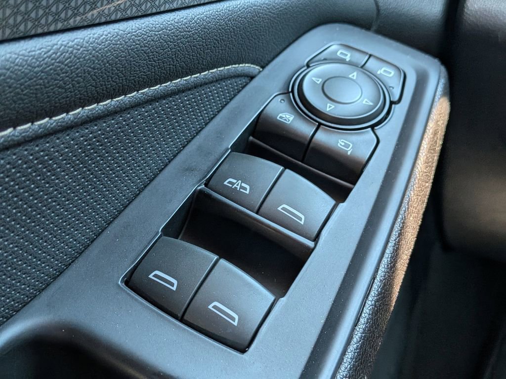 Used 2023 Chevrolet Traverse Premier FWD image 25
