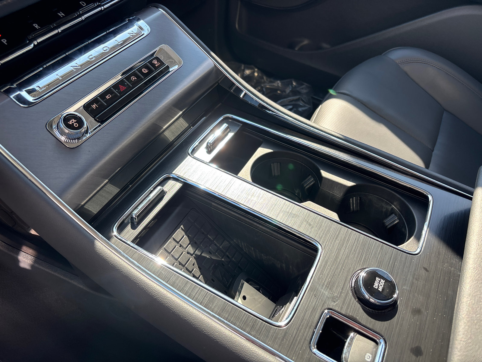New 2027 Lincoln Aviator AWD w/ Jet Appearance Package image 21