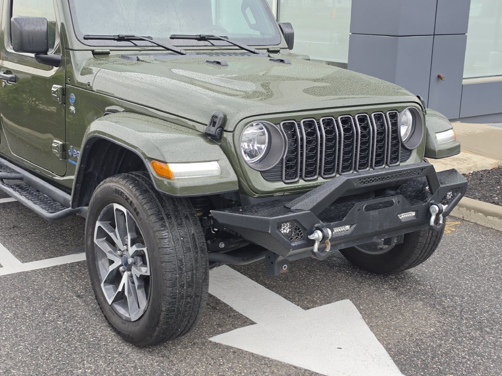 Used 2024 Jeep Wrangler Unlimited w/ Convenience Group AWD/4WD image 3