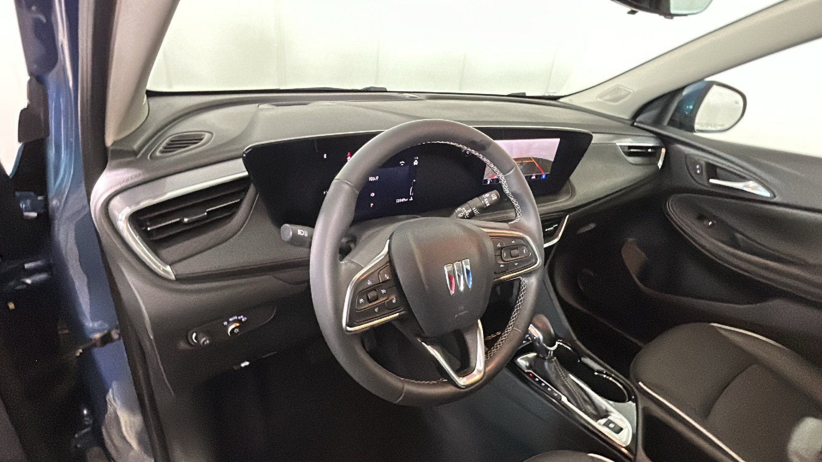 Used 2026 Buick Encore GX Avenir w/ Avenir Technology Package AWD/4WD image 17