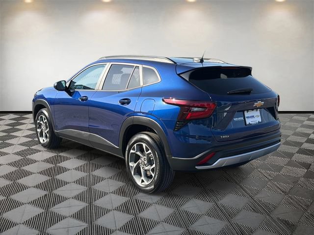 Used 2024 Chevrolet Trax LT w/ LT Convenience Package FWD image 7