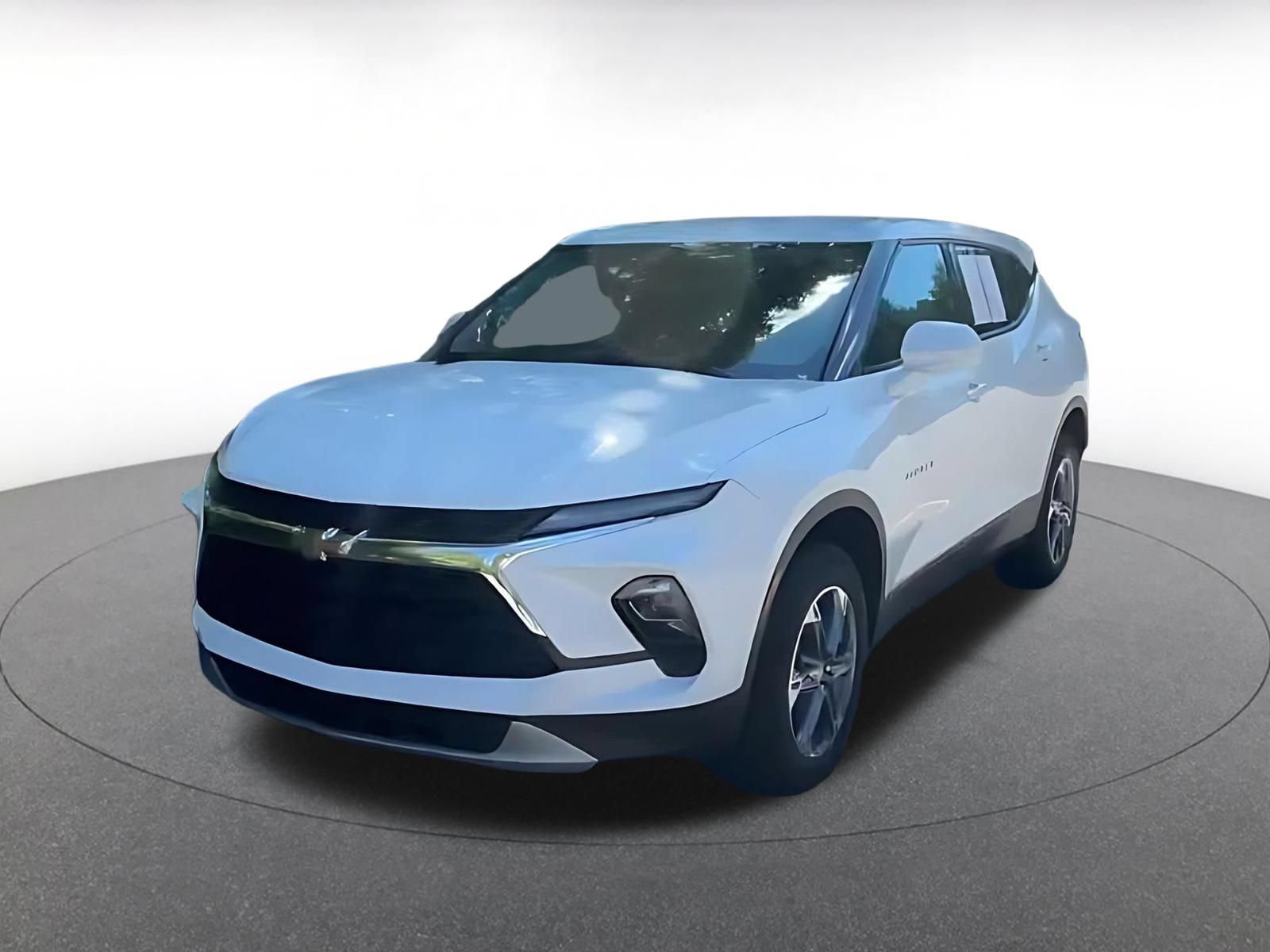 Used 2026 Chevrolet Blazer LT FWD image 6