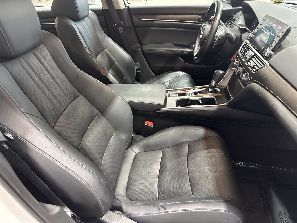 Used 2018 Honda Accord Touring image 17