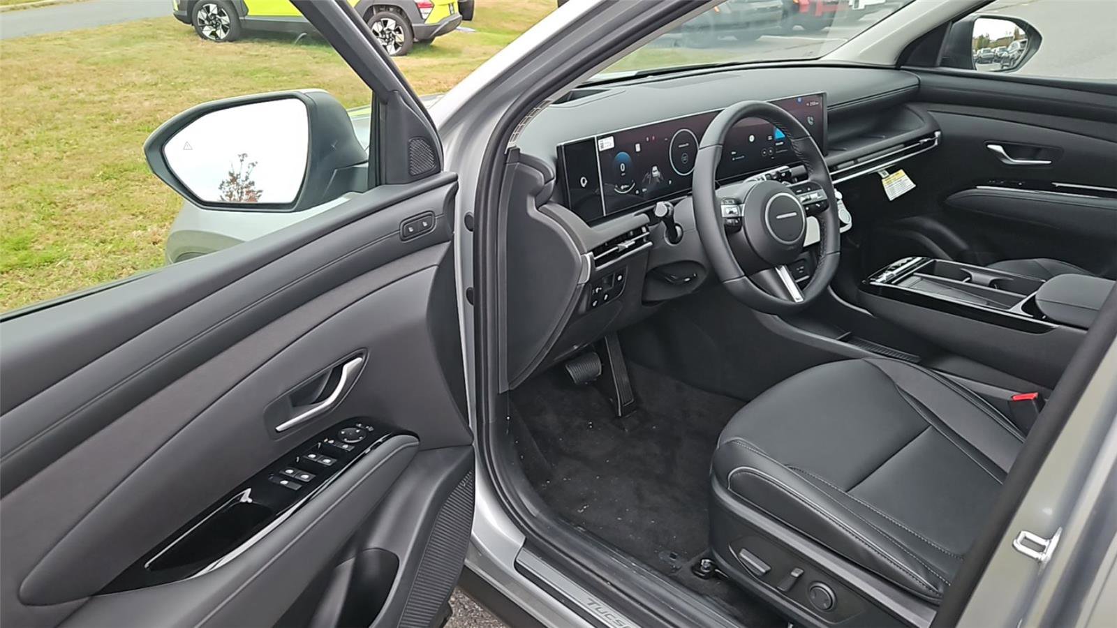 New 2025 Hyundai Tucson Limited image 9