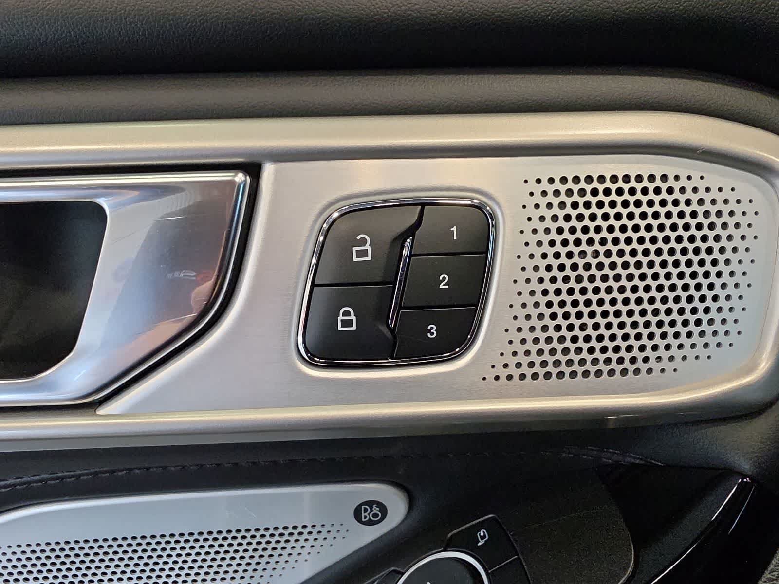 Used 2023 Ford Explorer Platinum w/ Technology Package AWD/4WD image 22
