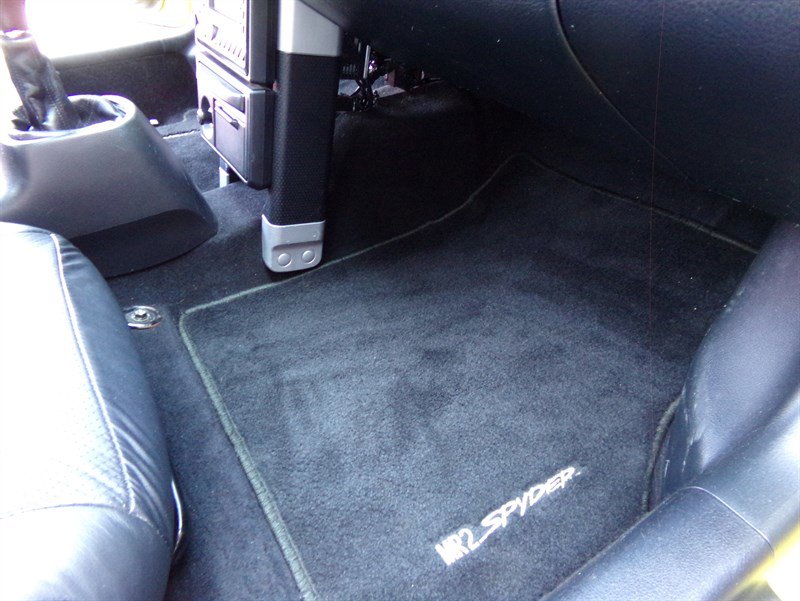 Used 2004 Toyota MR2 image 21