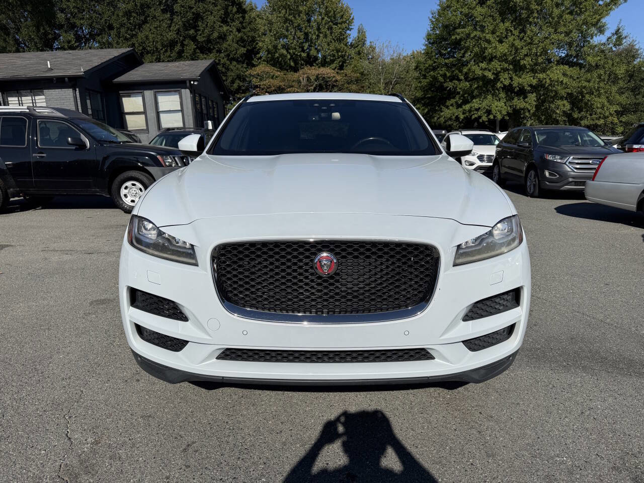 Used 2017 Jaguar F-PACE Prestige image 3