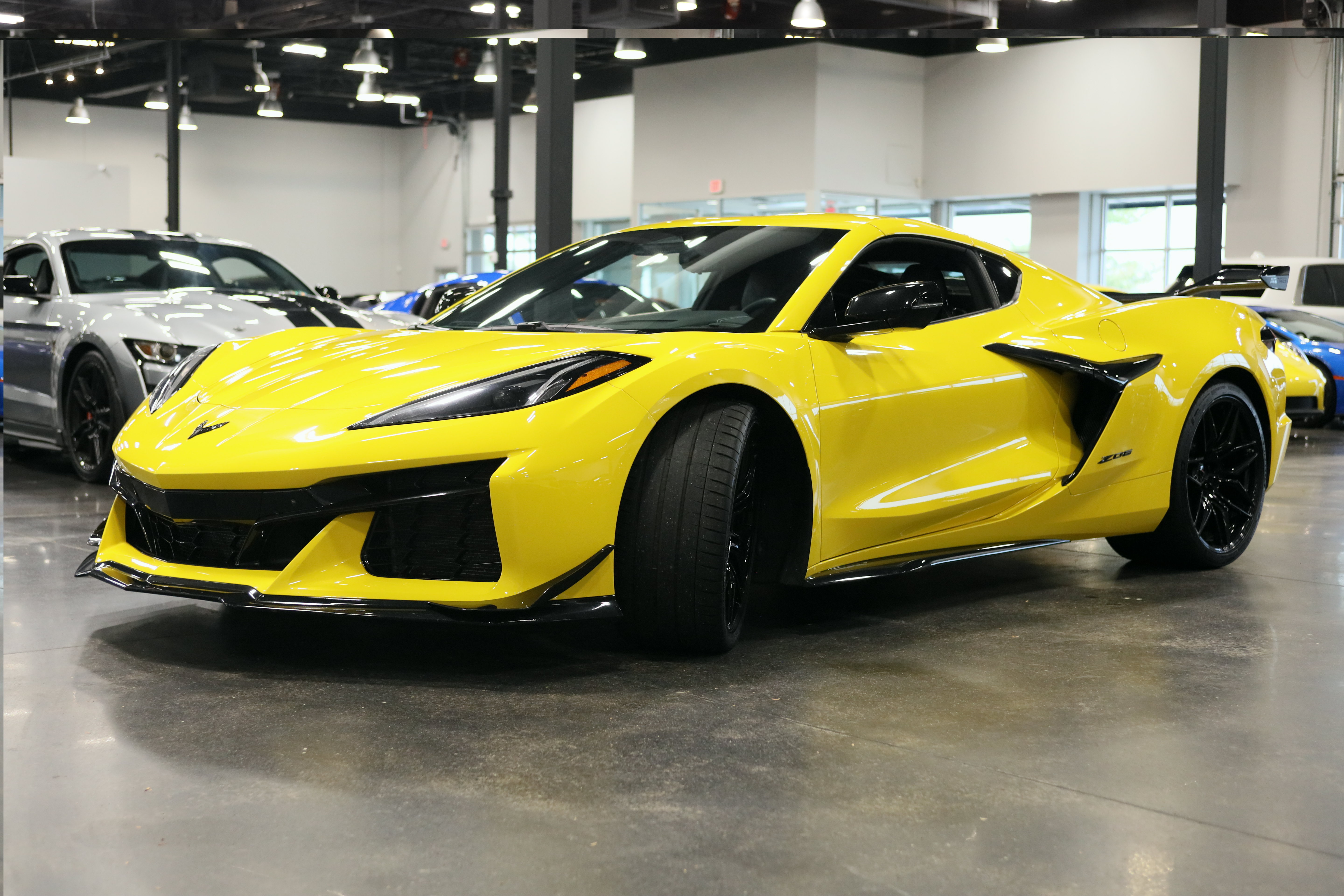 Used 2025 Chevrolet Corvette Z06 w/ Z07 Performance Package RWD image 3