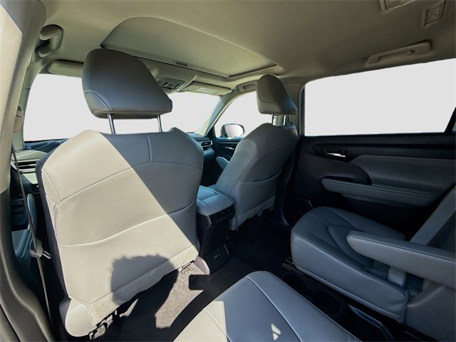 Used 2022 Toyota Highlander XLE image 24