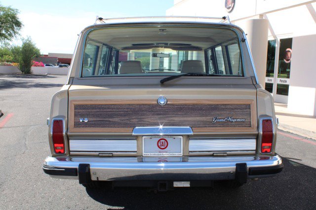 Used 1990 Jeep Grand Wagoneer image 4