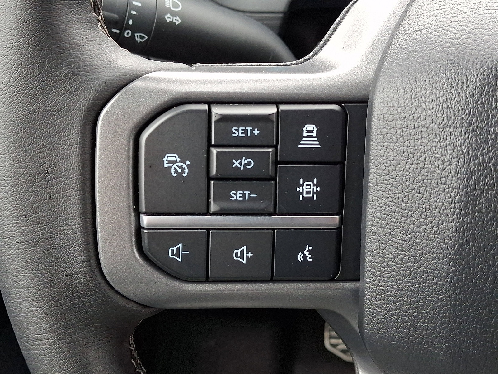 Used 2025 Ford F150 XLT w/ Equipment Group 302A MID image 28