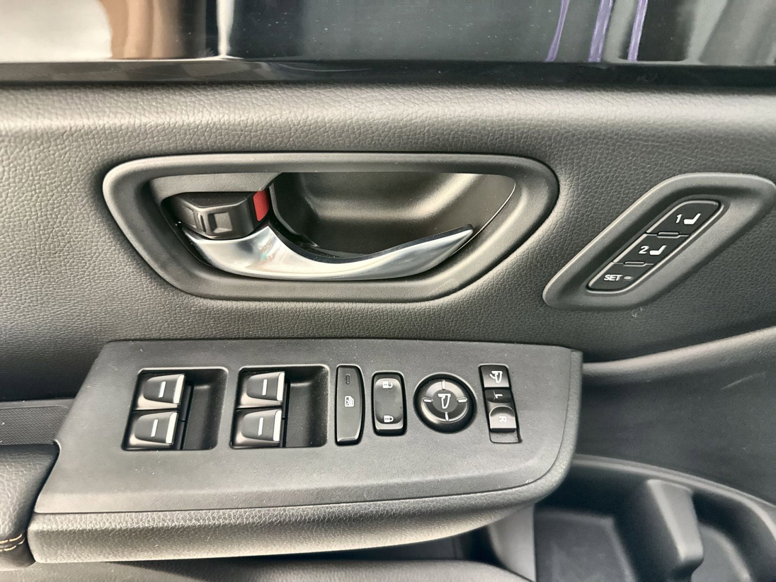 Used 2025 Honda Pilot TrailSport image 15