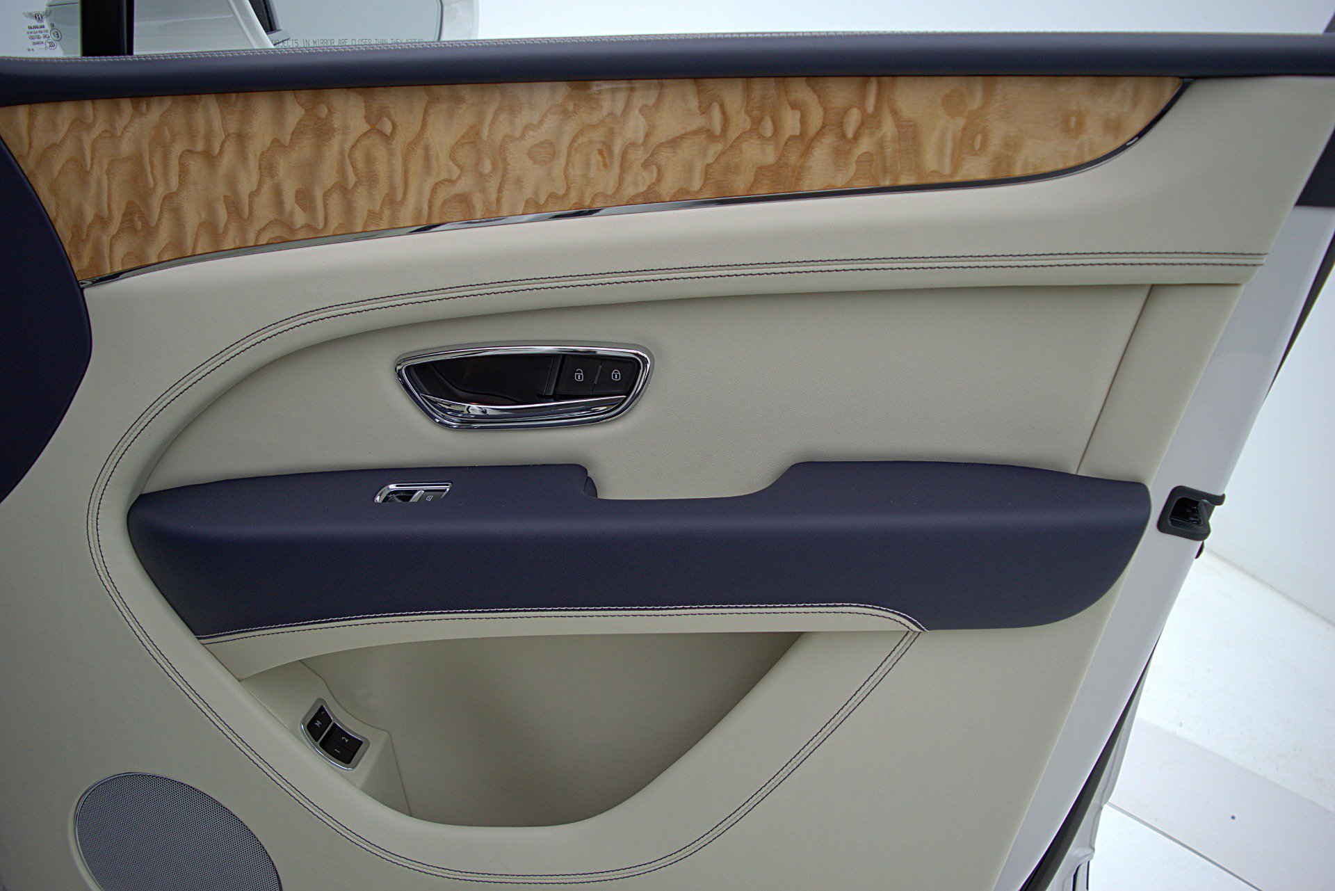Certified 2023 Bentley Bentayga AWD/4WD image 50