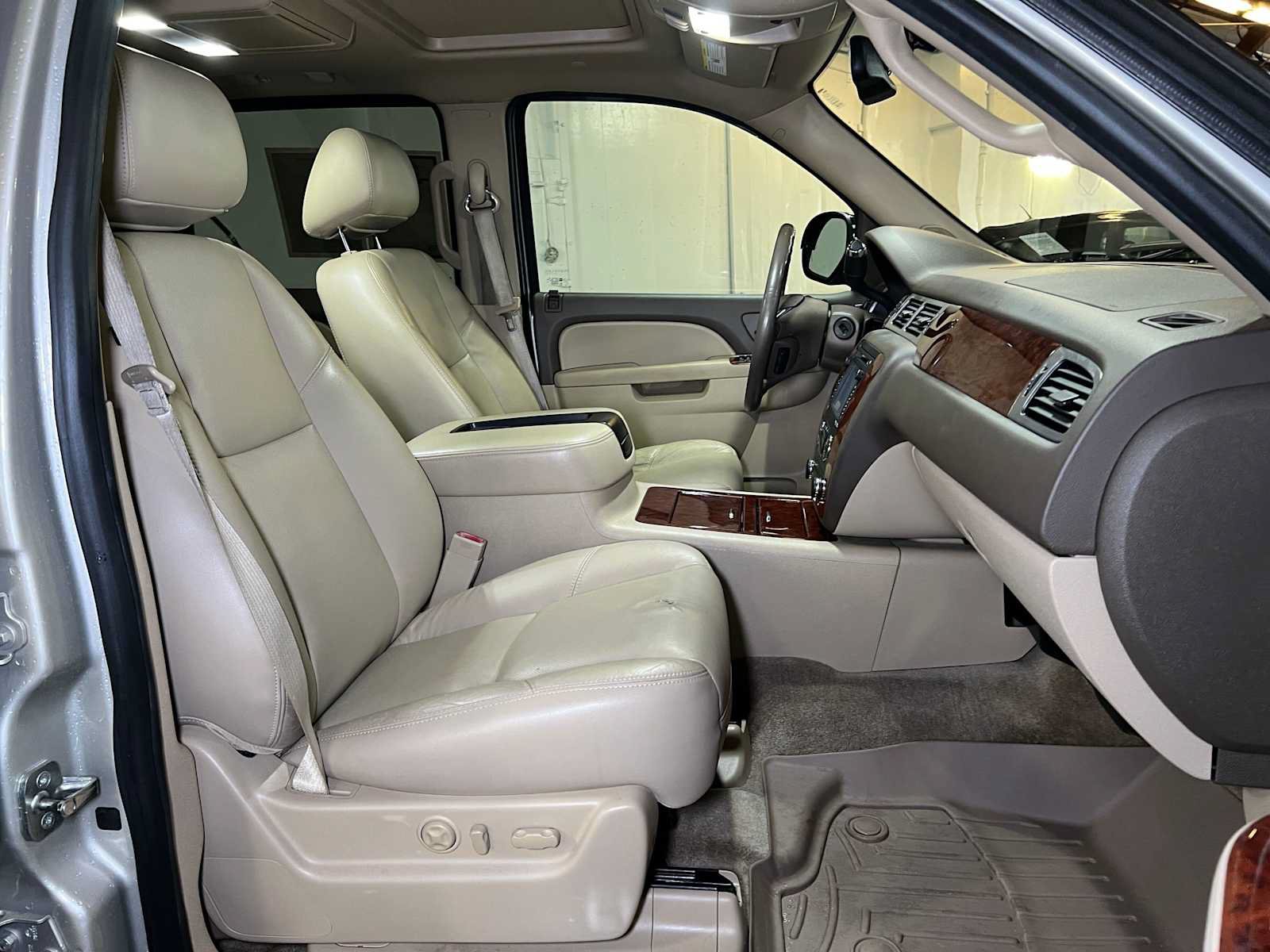 Used 2014 Chevrolet Tahoe LTZ AWD/4WD image 12