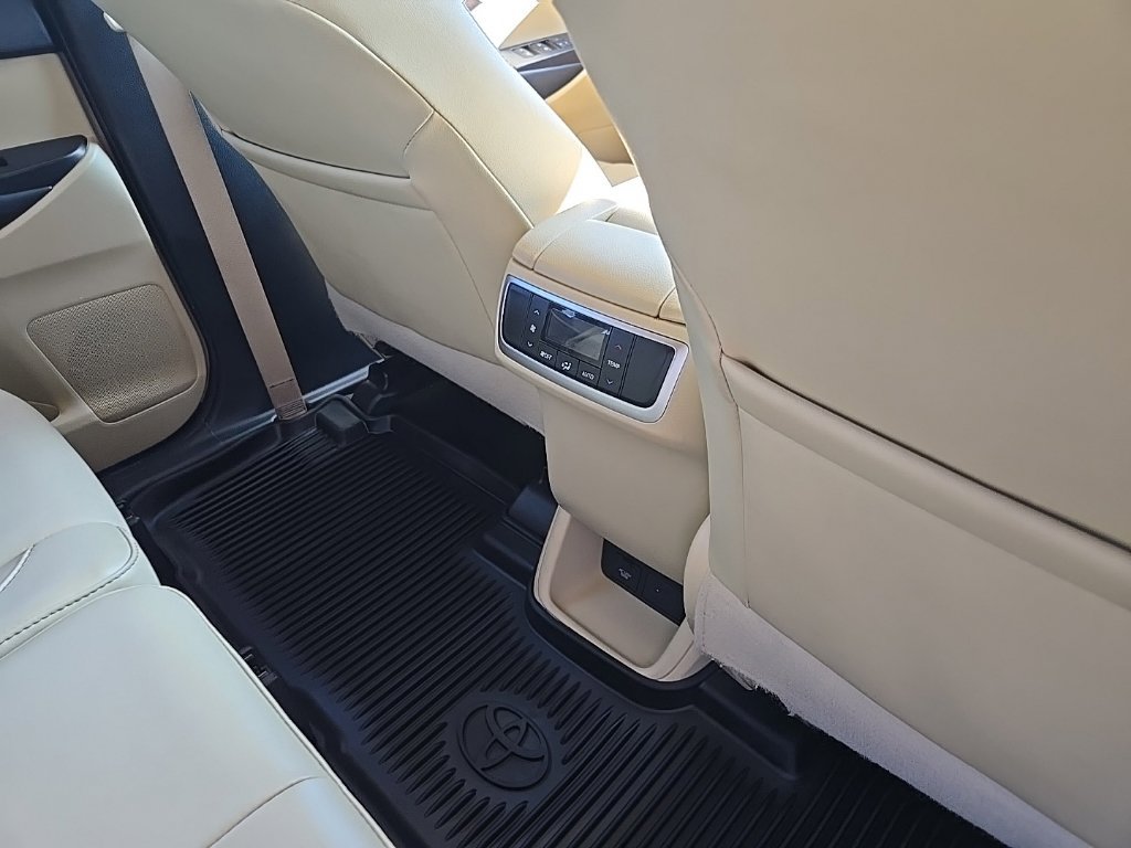 Used 2019 Toyota Highlander XLE FWD image 81