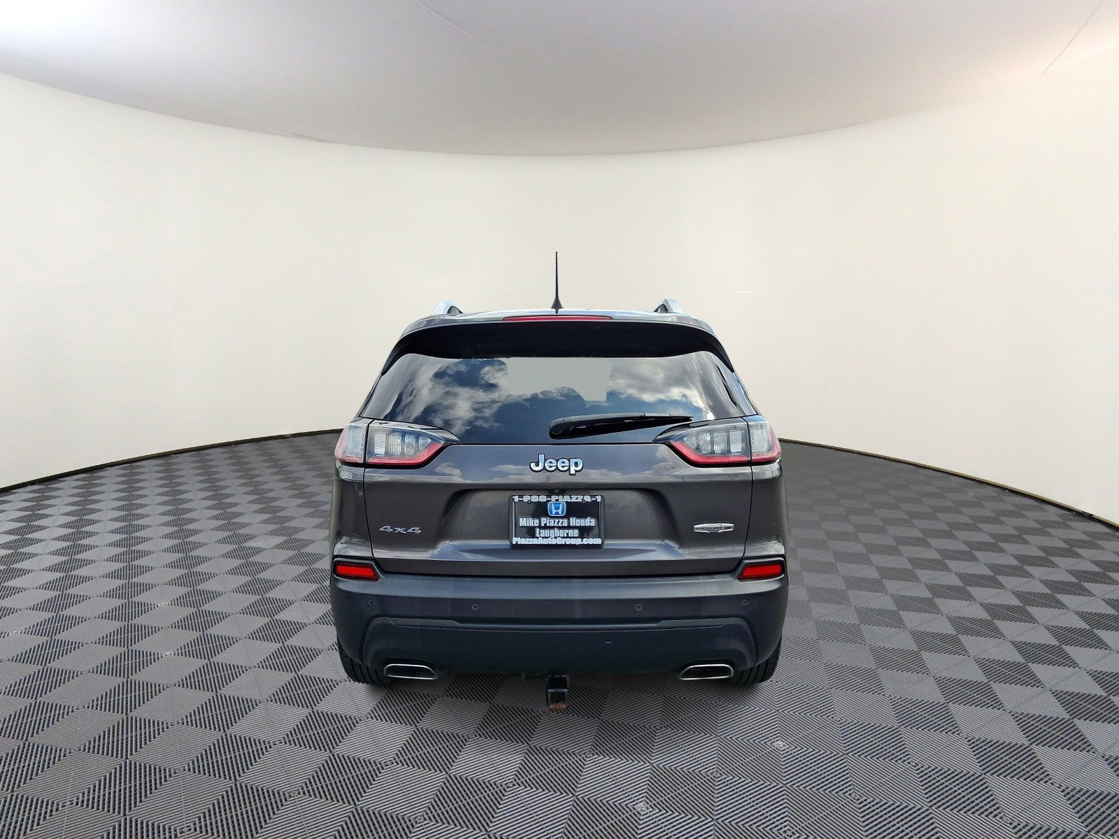 Used 2019 Jeep Cherokee Latitude Plus w/ Cold Weather Group AWD/4WD image 6