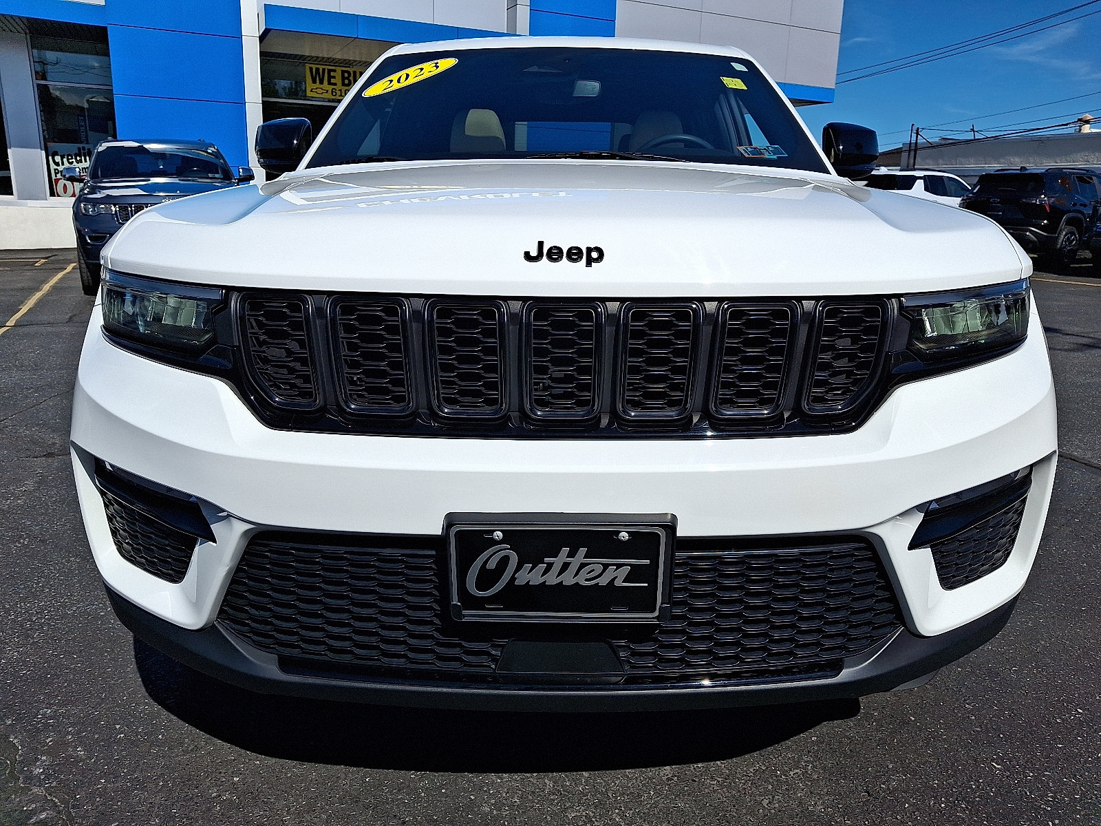 Used 2023 Jeep Grand Cherokee Limited w/ Black Appearance Package AWD/4WD image 8