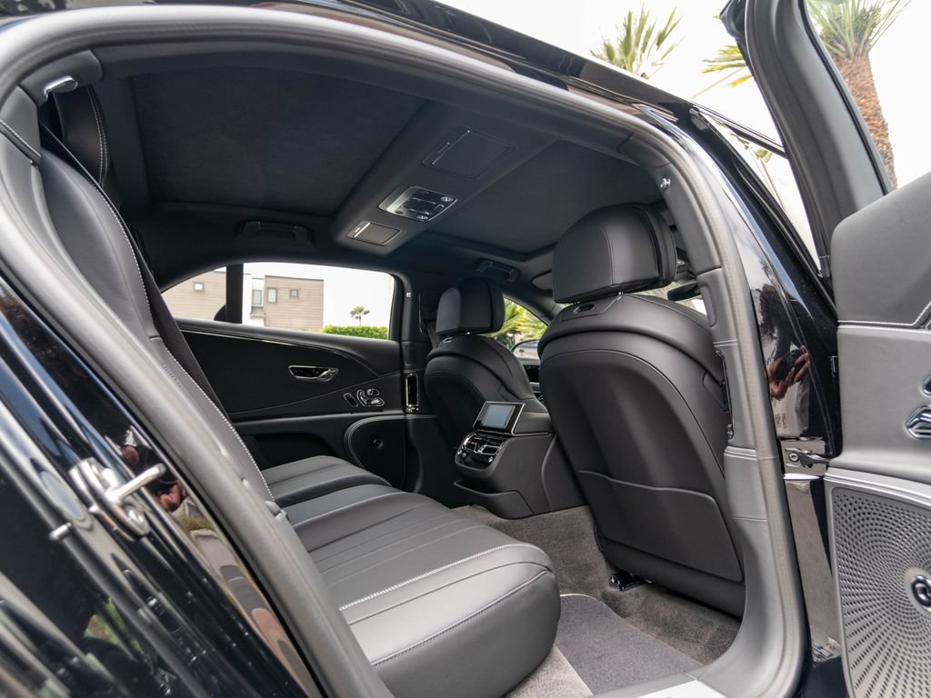 Used 2024 Bentley Flying Spur V8 AWD/4WD image 16