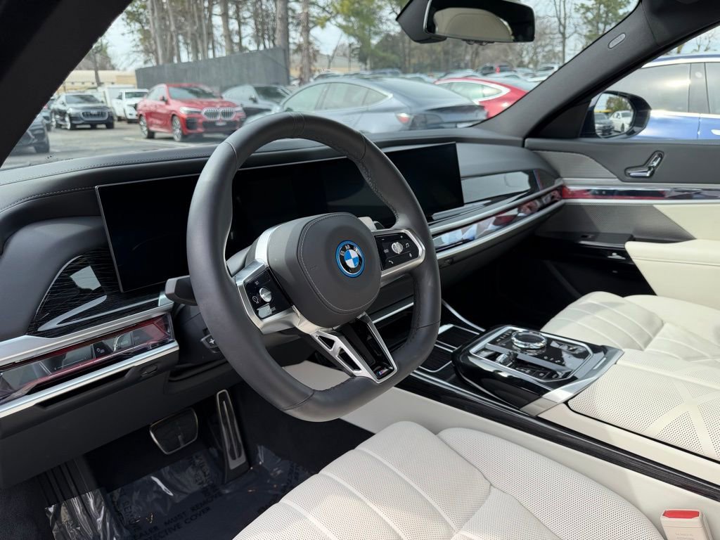 Used 2025 BMW 750e xDrive image 8
