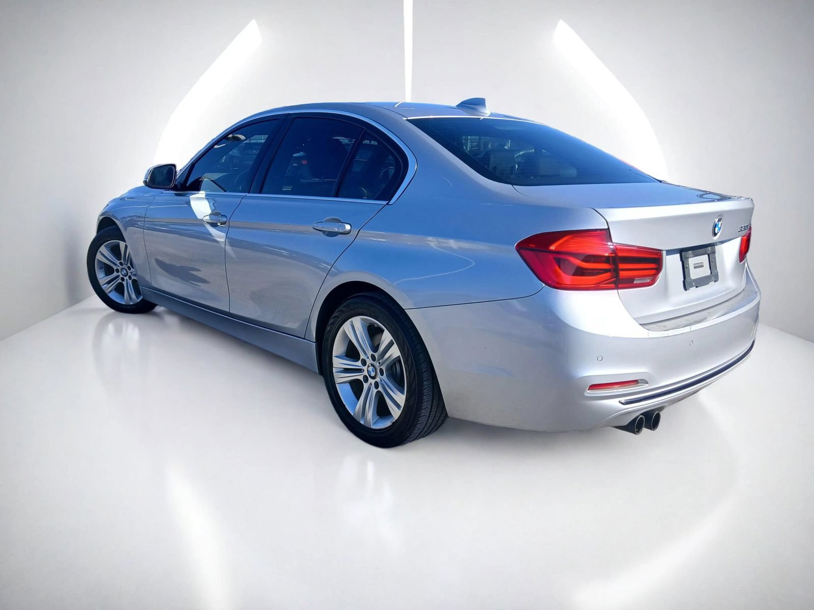 Used 2017 BMW 330i Sedan w/ Driver Assistance Package RWD image 4
