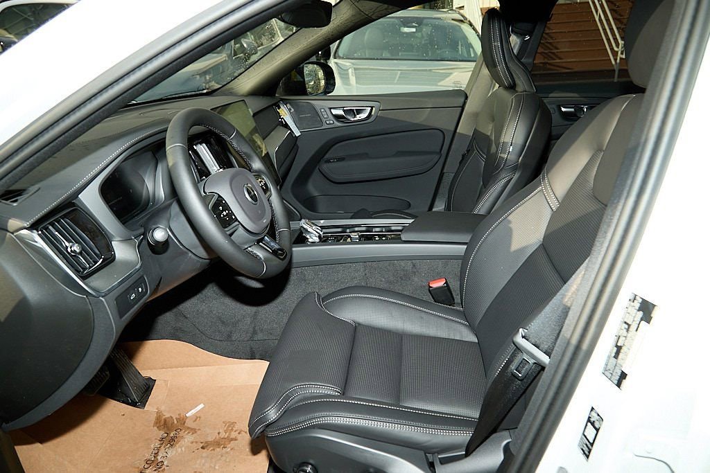 New 2026 Volvo XC60 T8 Ultra w/ Climate Package image 14