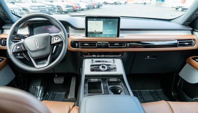 Used 2024 Lincoln Aviator Reserve w/ Equipment Group 201A image 17