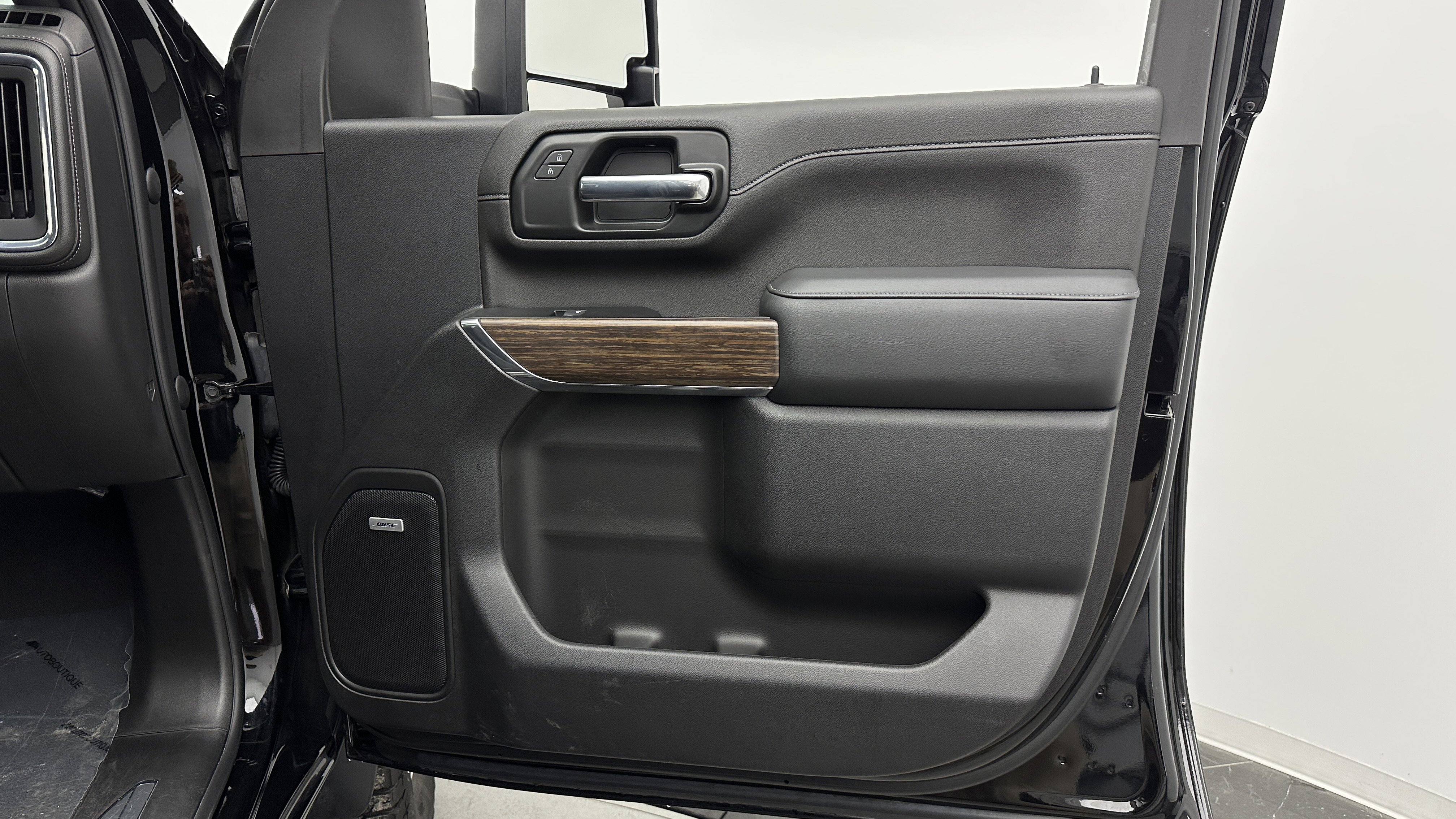 Used 2023 Chevrolet Silverado 2500 High Country w/ Z71 Off-Road Package image 33