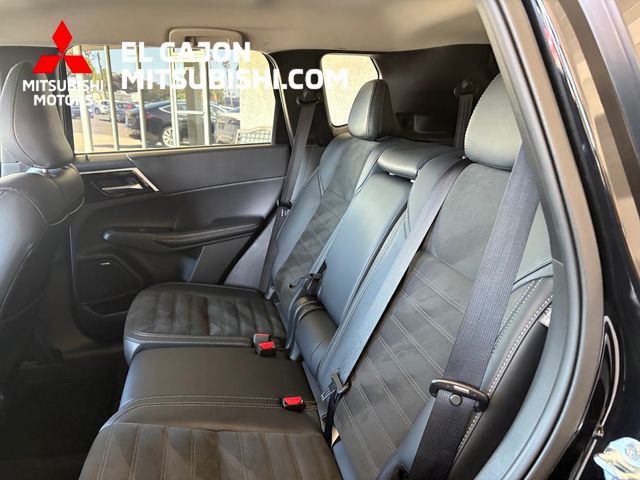Used 2025 Mitsubishi Outlander SE FWD image 12