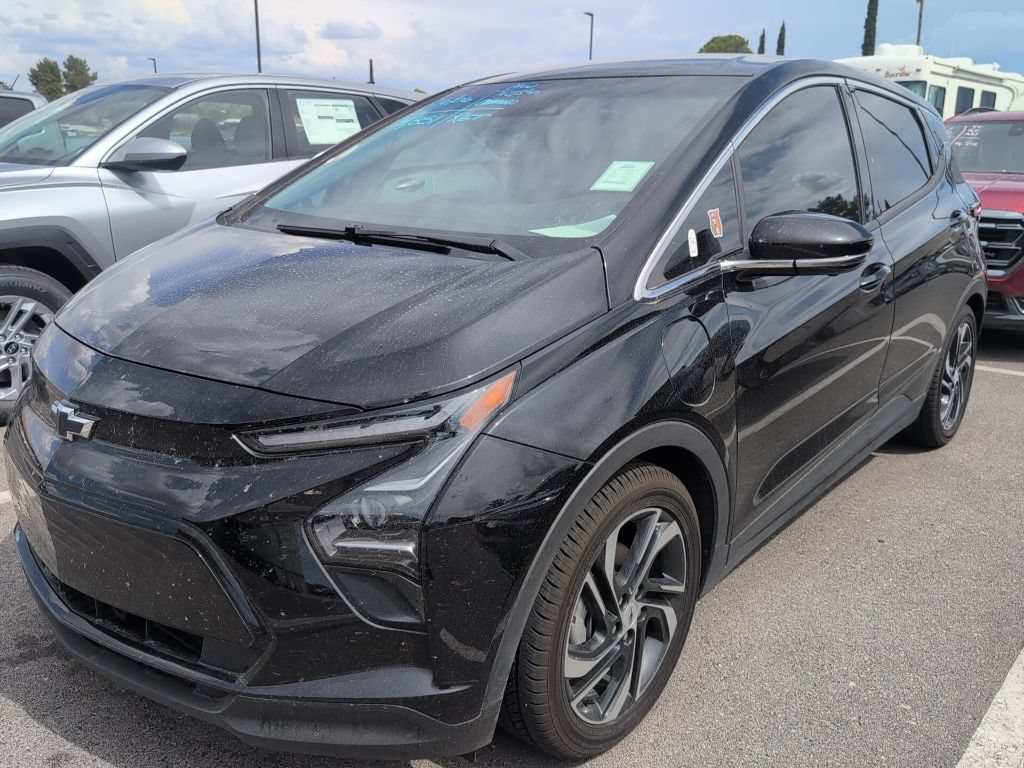 Certified 2023 Chevrolet Bolt LT w/ Infotainment Package FWD image 3