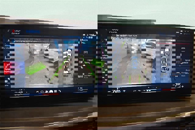 Used 2024 BMW X7 M60i w/ Executive Package image 29