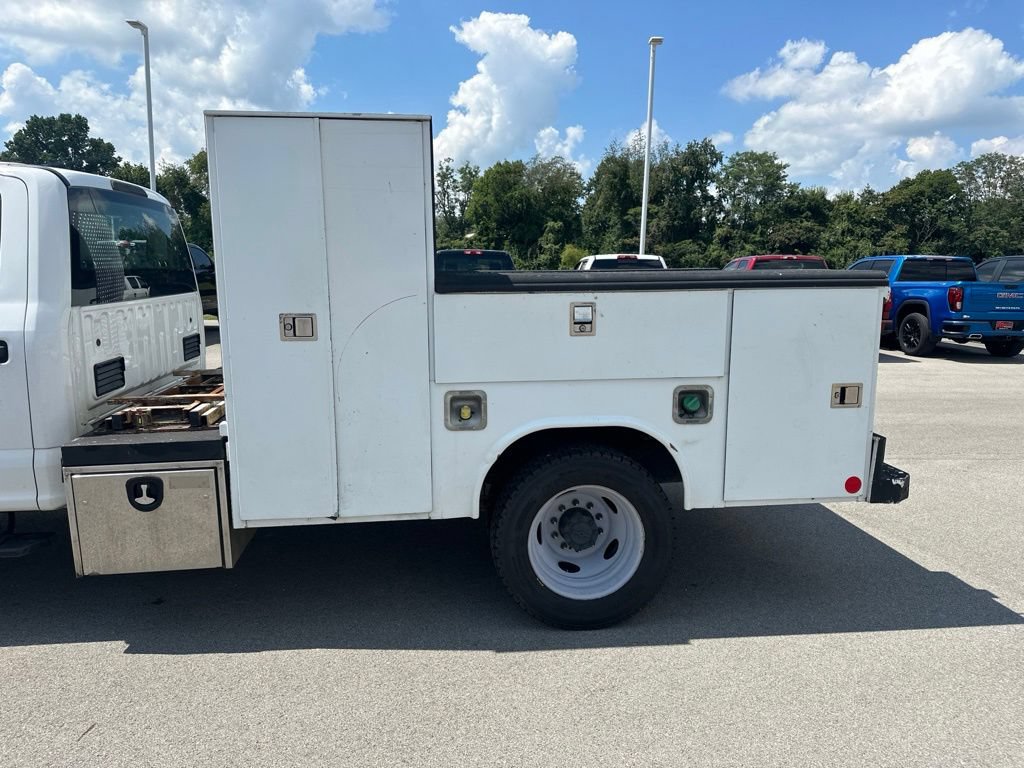 Used 2019 Ford F550 4x4 Crew Cab Super Duty w/ Power Equipment Group image 9