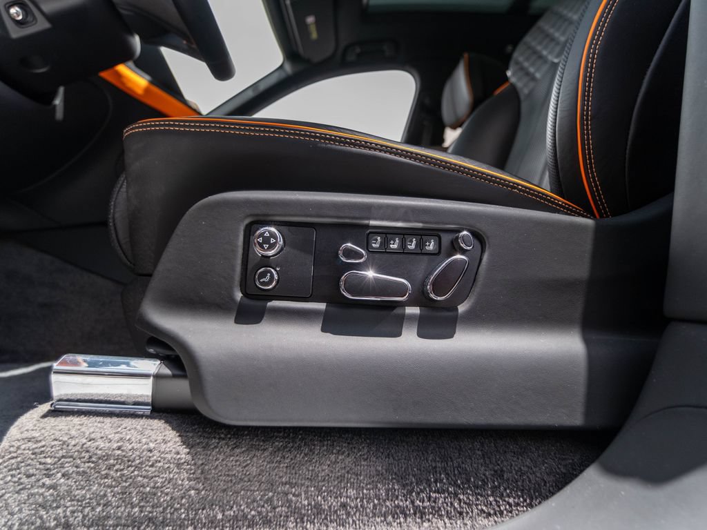Used 2025 Bentley Bentayga AWD/4WD image 13