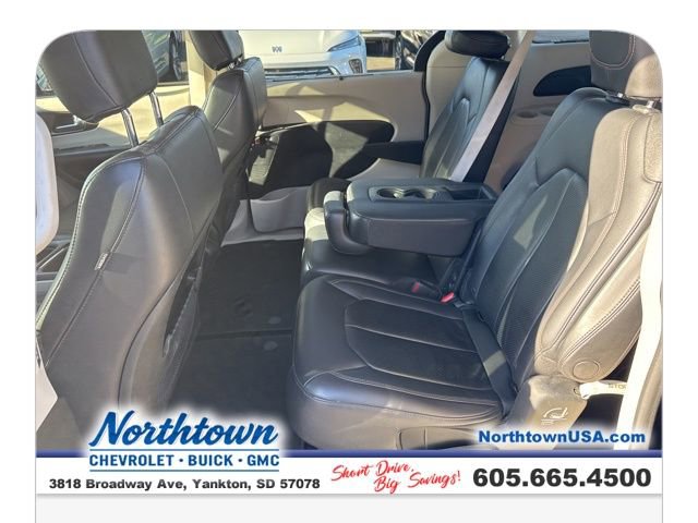 Used 2018 Chrysler Pacifica Touring-L image 14