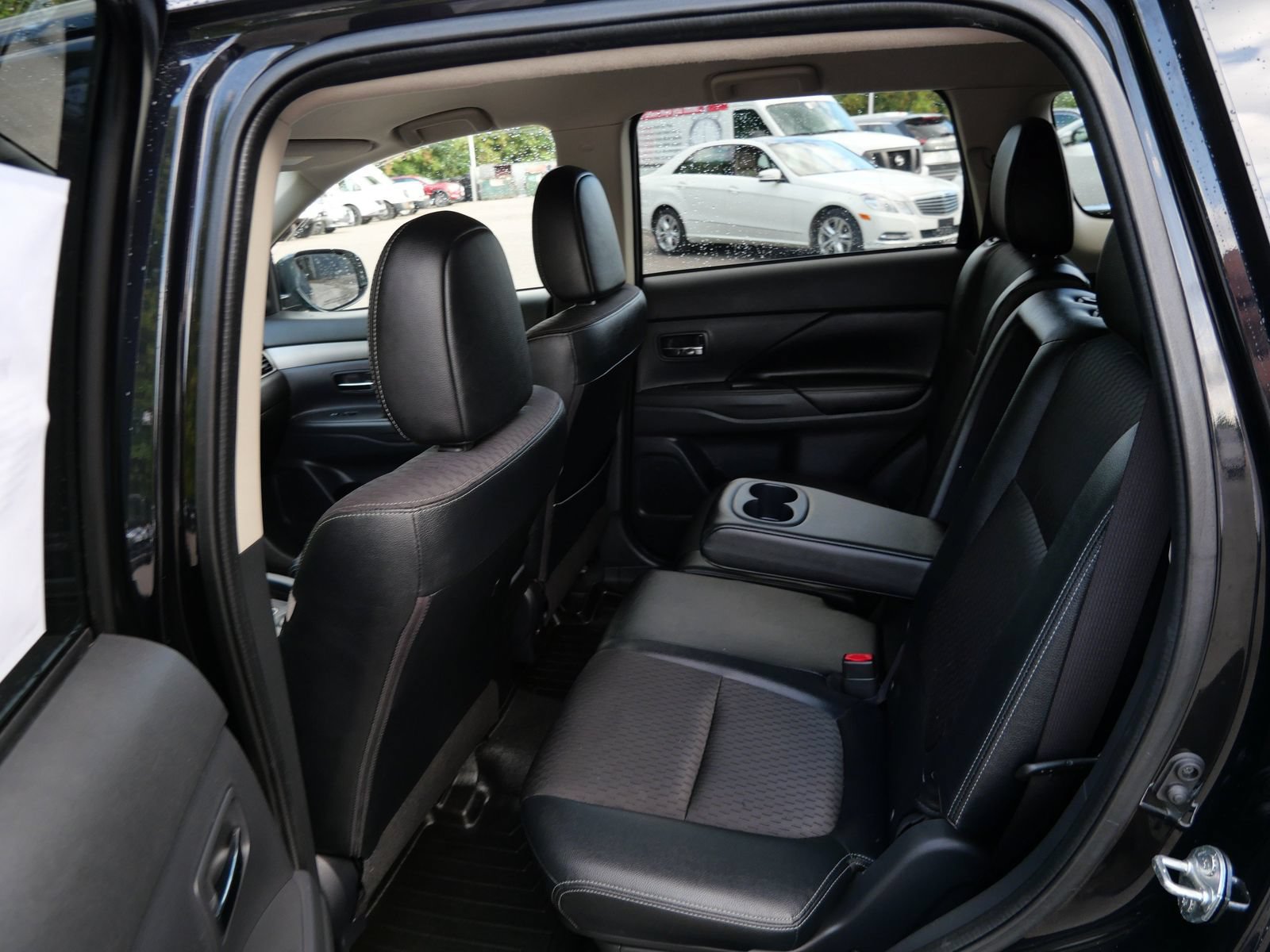 Used 2015 Mitsubishi Outlander SE AWD/4WD image 11