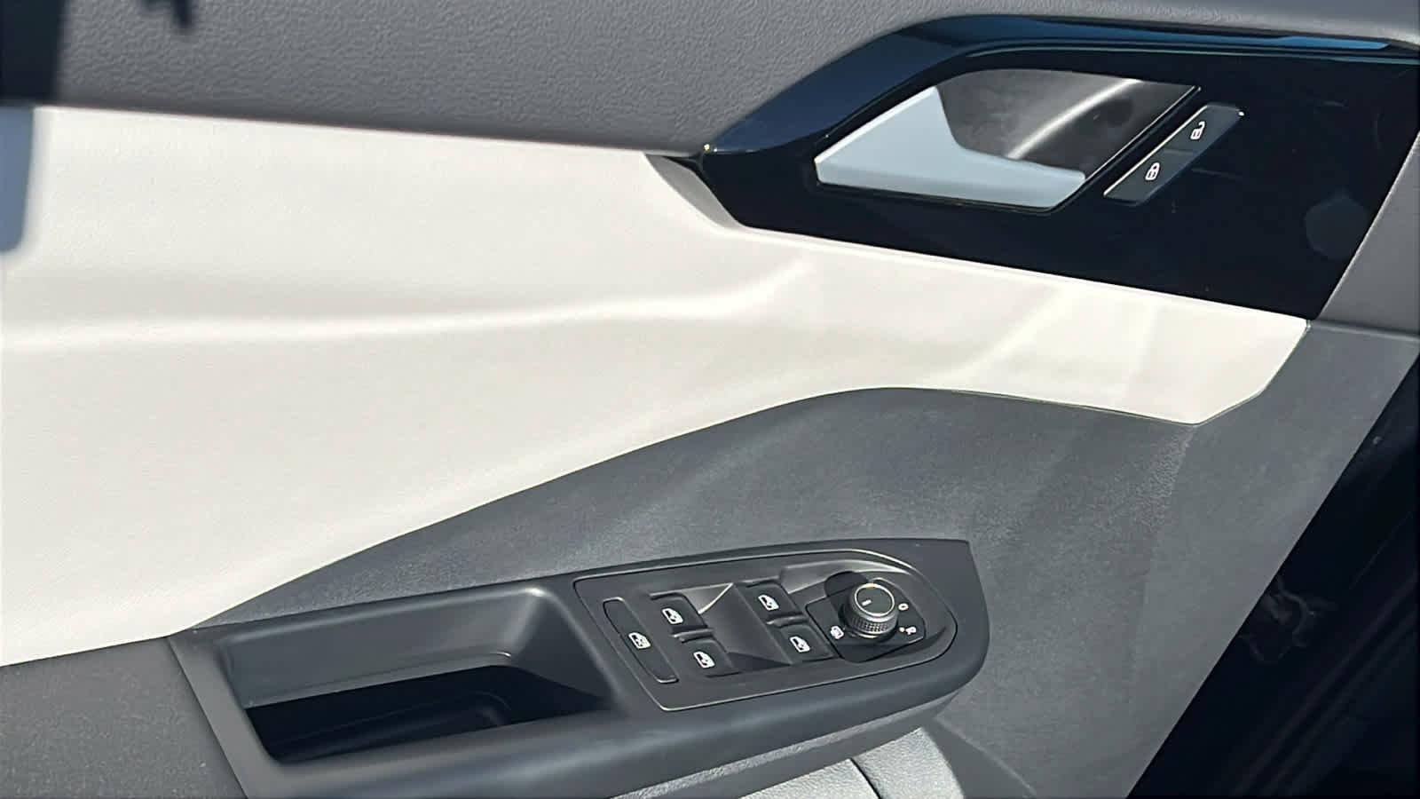 Used 2025 Volkswagen Taos S image 22