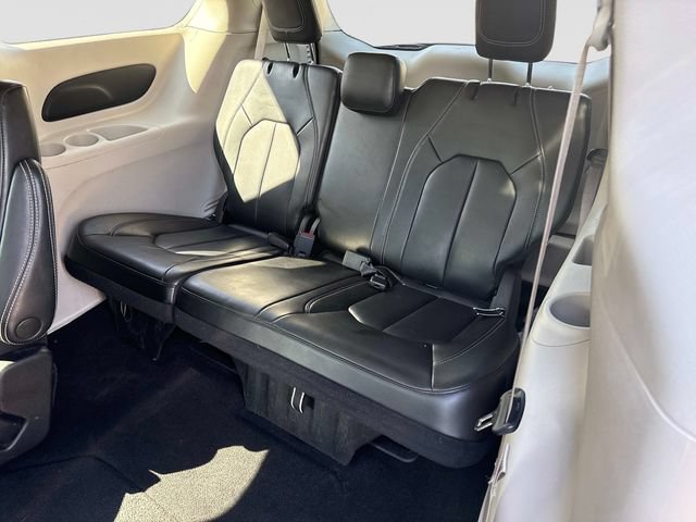 Used 2023 Chrysler Pacifica Touring-L FWD image 16