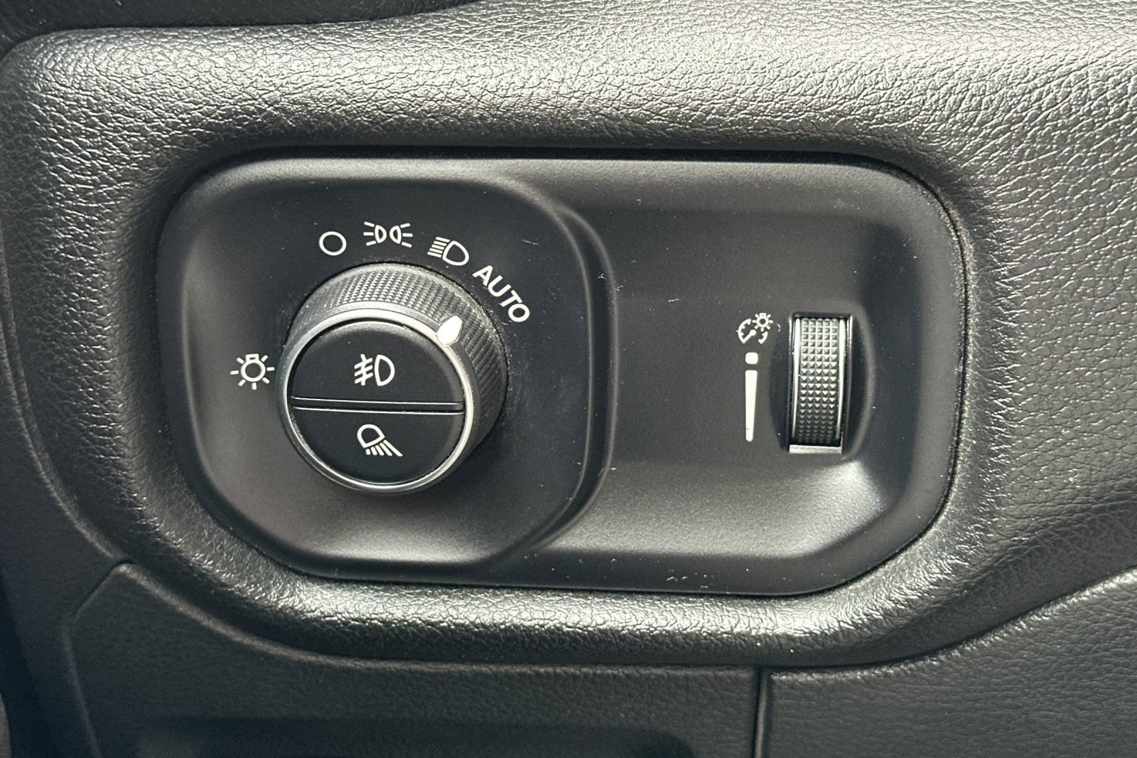 Used 2023 RAM 1500 Big Horn AWD/4WD image 34