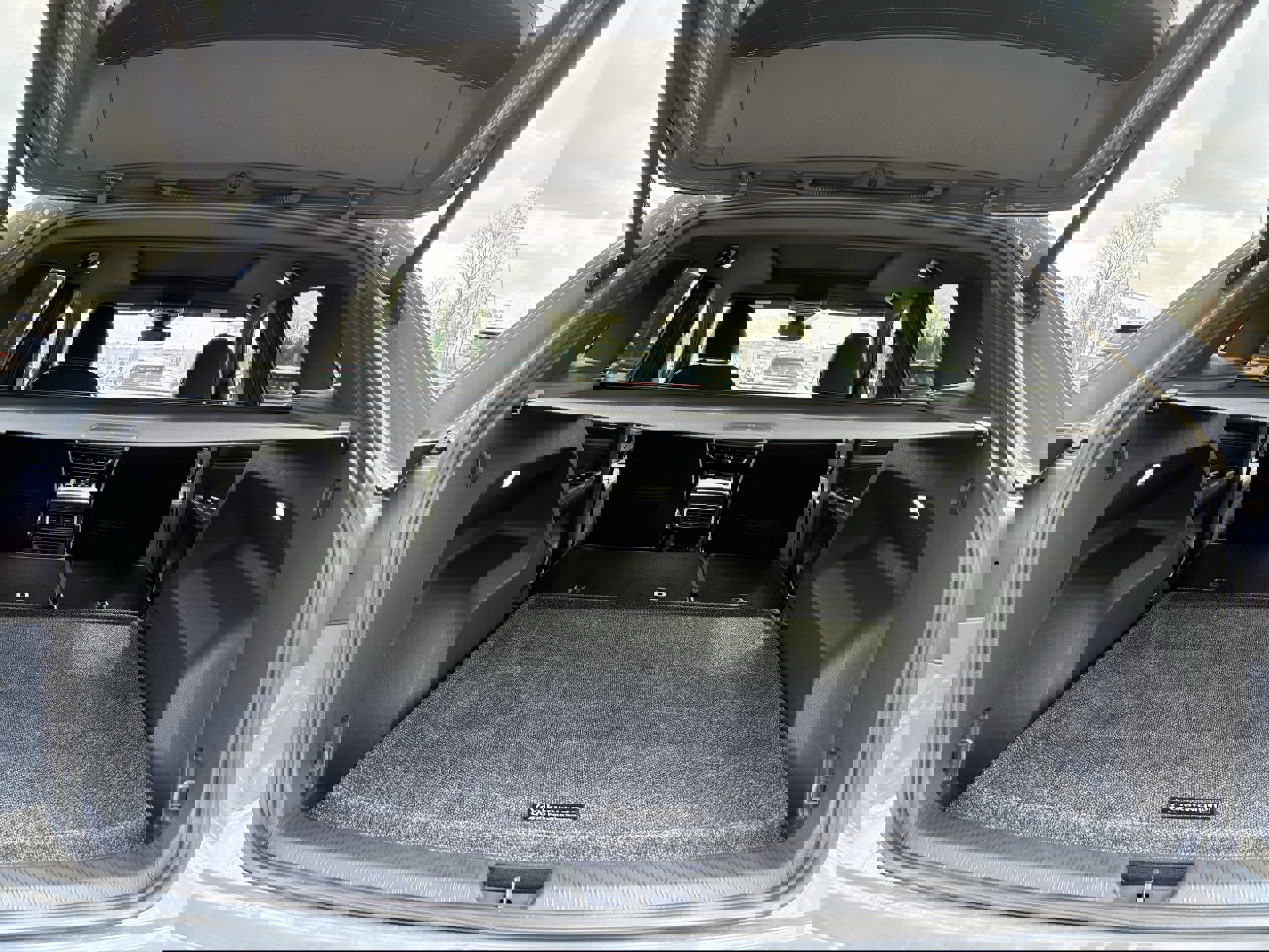 Used 2025 Volkswagen Atlas Cross Sport SEL R-Line image 12