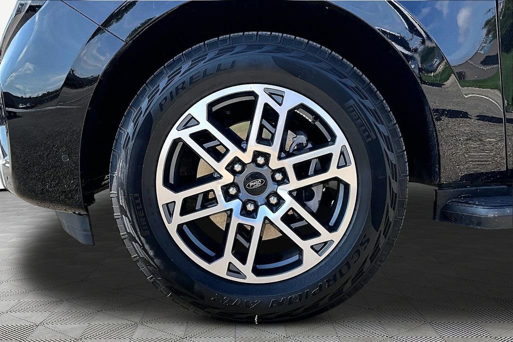 Certified 2025 Ford Expedition Active AWD/4WD image 9