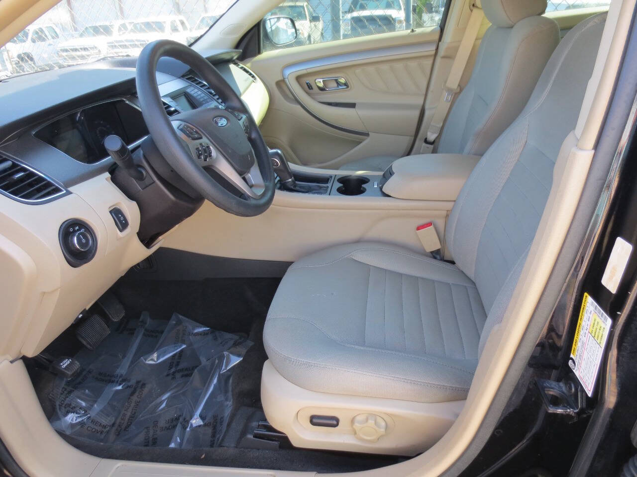 Used 2018 Ford Taurus SE FWD image 6
