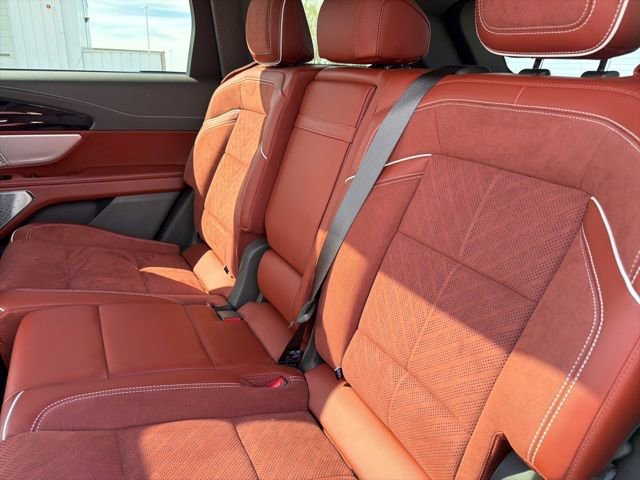 Used 2024 Lincoln Nautilus Black Label w/ Jet Appearance Package (87T) AWD/4WD image 13