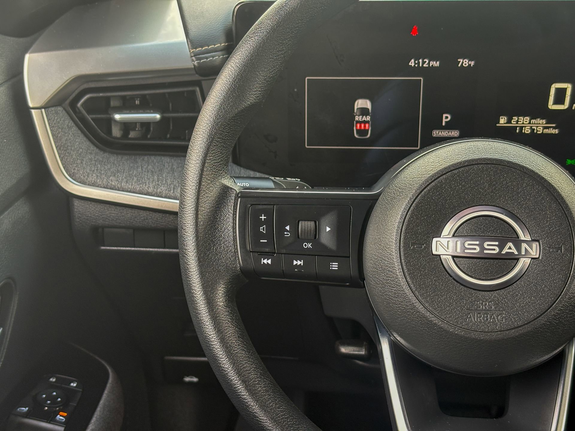 Used 2025 Nissan Kicks SV AWD/4WD image 27