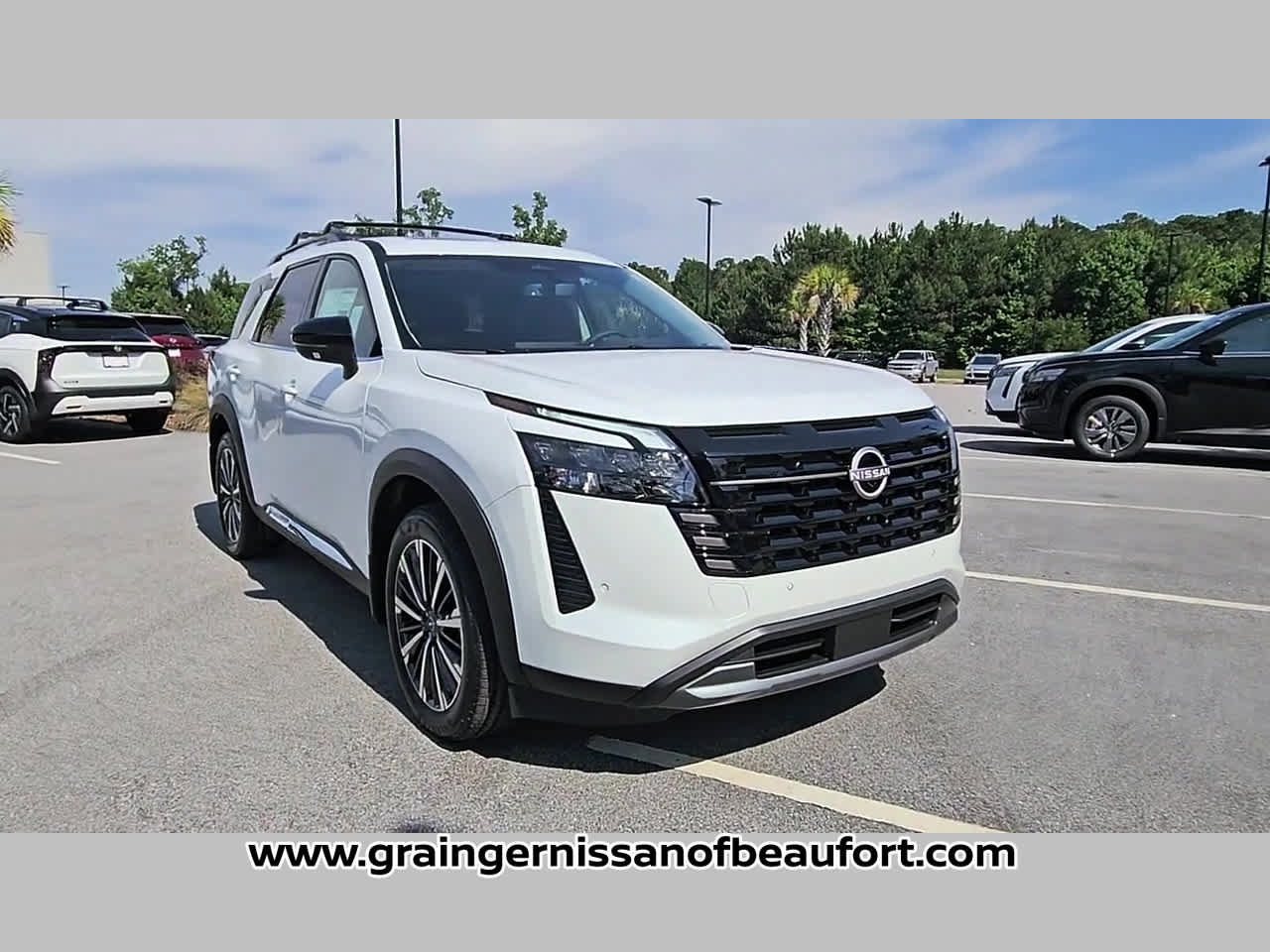 New 2026 Nissan Pathfinder Platinum FWD image 17