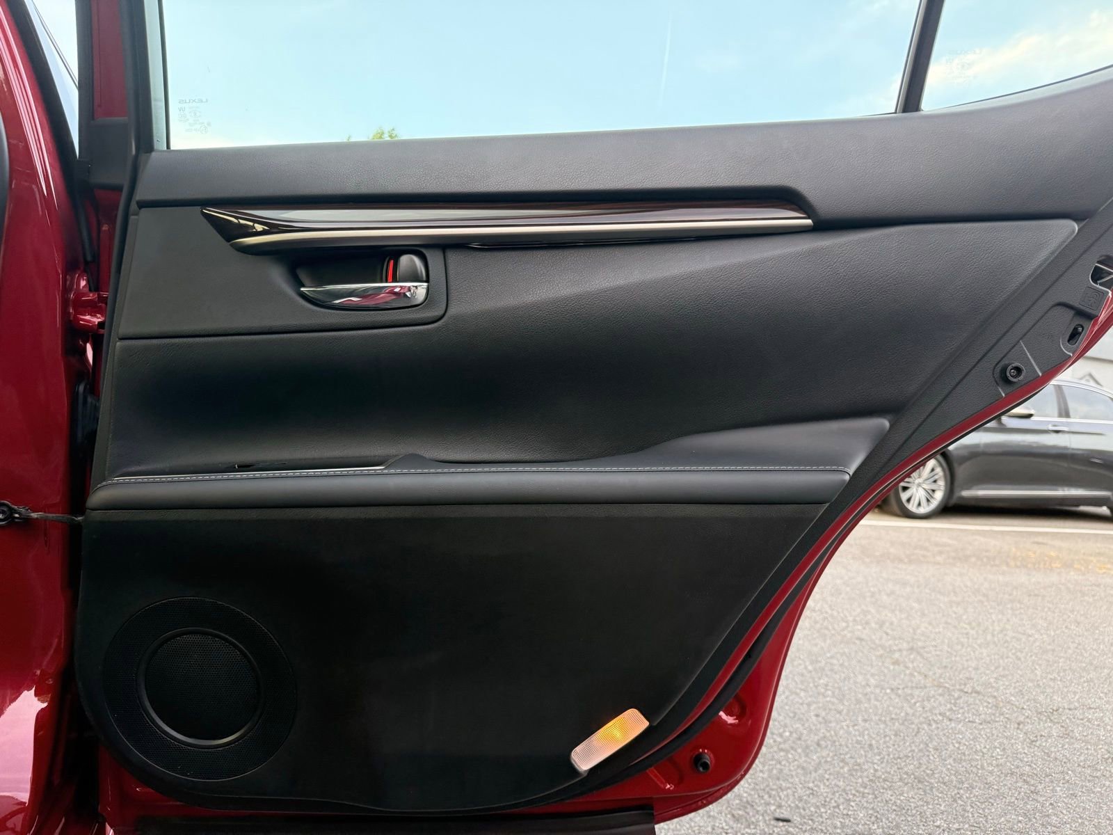 Used 2016 Lexus ES 350 w/ Luxury Package w/Wood Trim FWD image 32