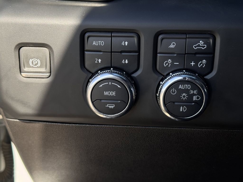 Used 2024 GMC Sierra 2500 AT4 w/ AT4 Premium Plus Package AWD/4WD image 22