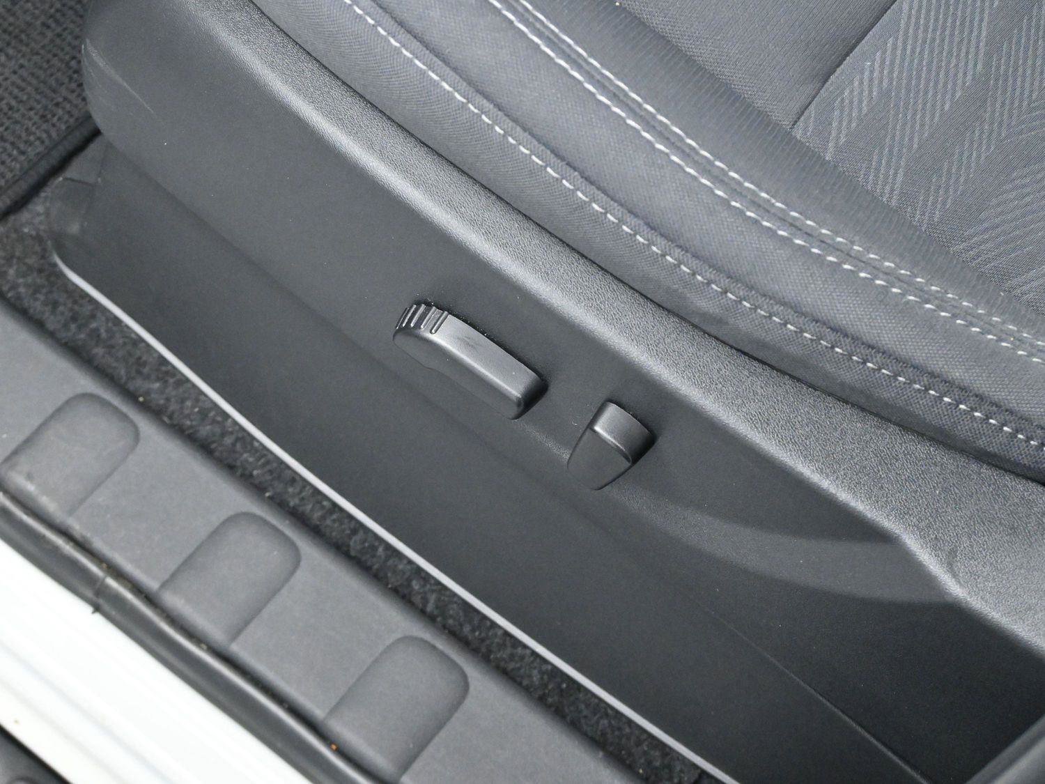 Used 2024 Nissan Frontier SV w/ Hardbody Edition image 12